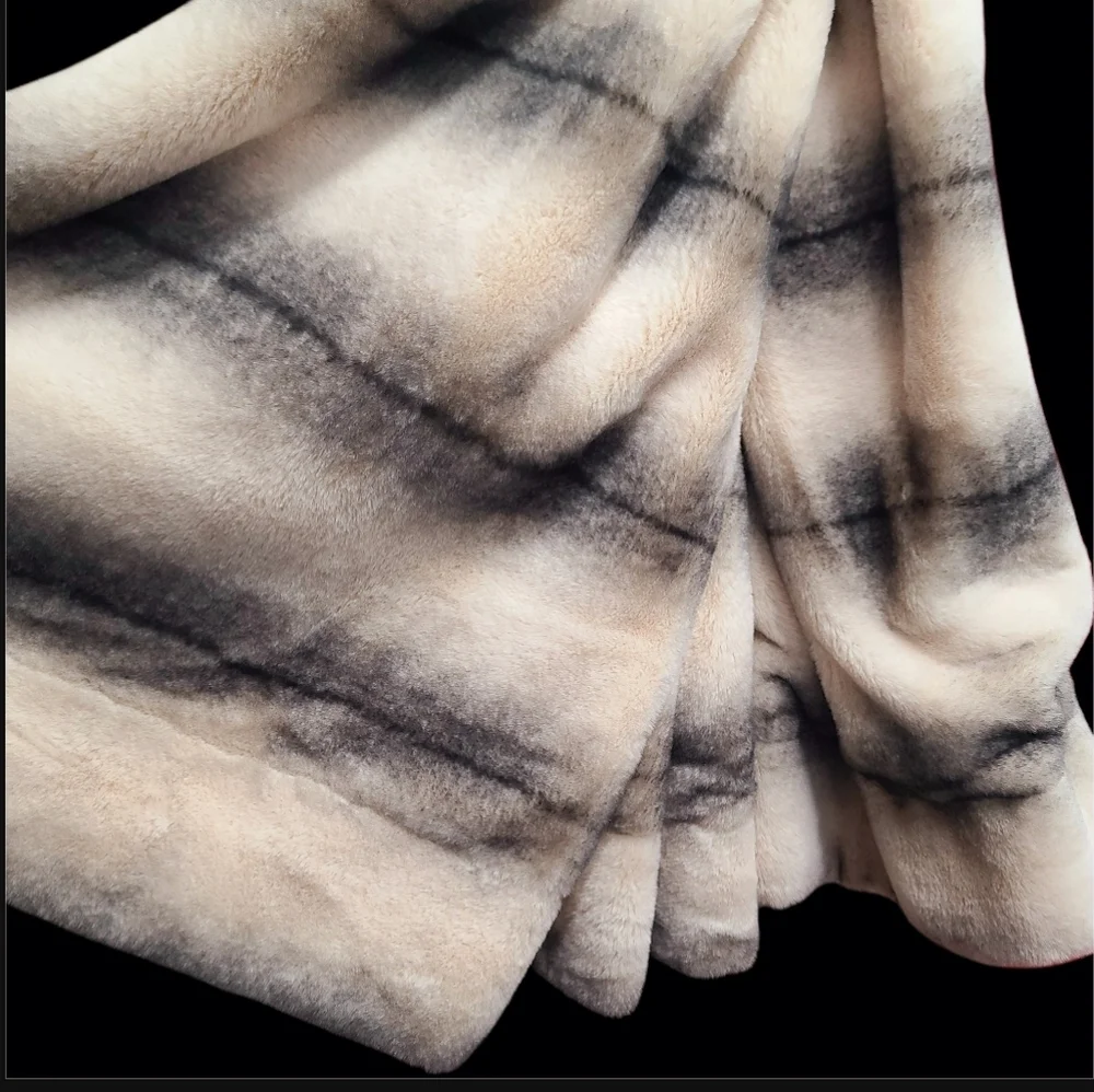 Max Studio Faux Fur Chinchilla Print Thick Plush Luxury Throw Blanket Decor NEW